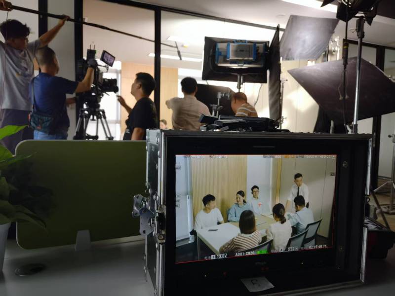前锋区TVC拍摄公司：科技产品视觉化大师，诠释未来感与功能美学